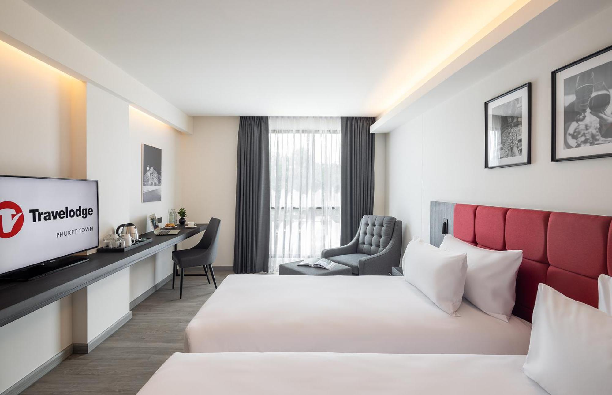 Travelodge Town Hotel 4*